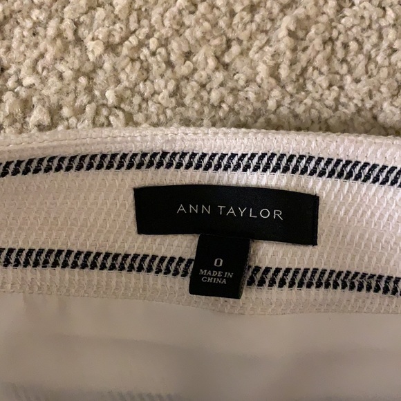Ann Taylor Short Skirt Size 0 - Picture 2 of 4
